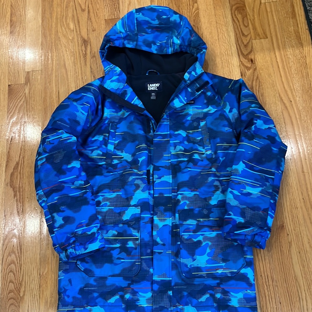 Unisex Lands End Squall Parka. Perfect condition. Worn maybe twice! Runs big!